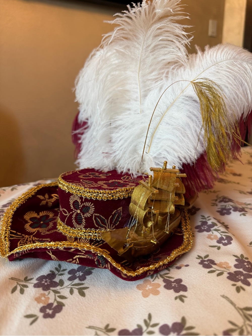 Women's Pirate Lace Dress & Corset Set w/ Feather Hat White Burgundy Gold S